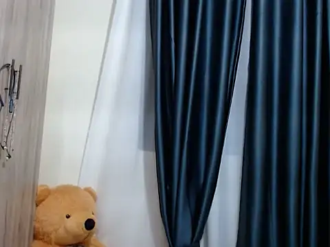 Snapshot of TeenieReeny chatting on 10-05-25, 04:38 TeenieReeny online show from 10-05-25, 04:38