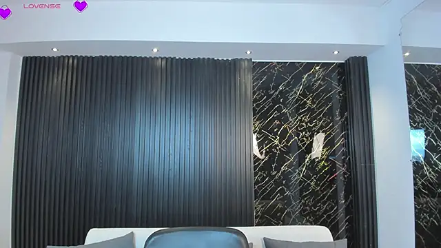 saracorraless online show from 12-20-24, 07:28