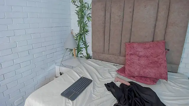 saracorraless online show from 01-15-25, 12:41