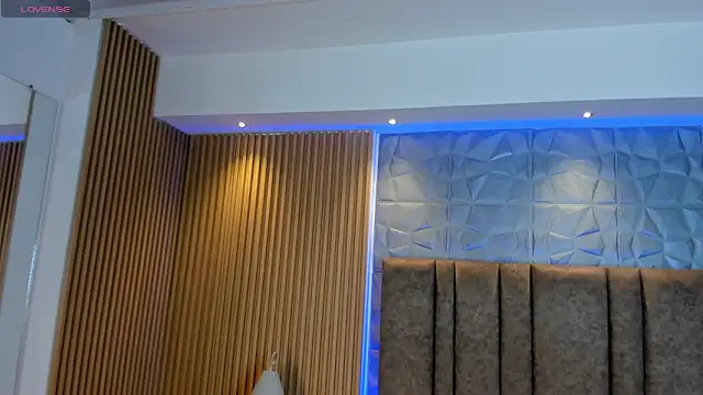 saracorraless online show from 09-25-25, 10:52