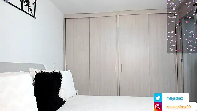 Snapshot of MalejaDiaz_ chatting on 03-21-25, 03:24 MalejaDiaz online show from 03-21-25, 03:24