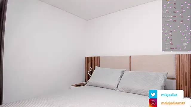 Snapshot of MalejaDiaz_ chatting on 09-11-25, 10:10 MalejaDiaz online show from 09-11-25, 10:10