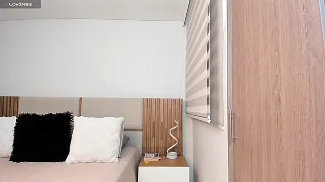 MalejaDiaz  online show from 04-11-26, 04:00