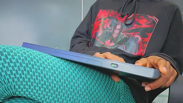 Hilary-banks online show from 09-28-25, 06:19