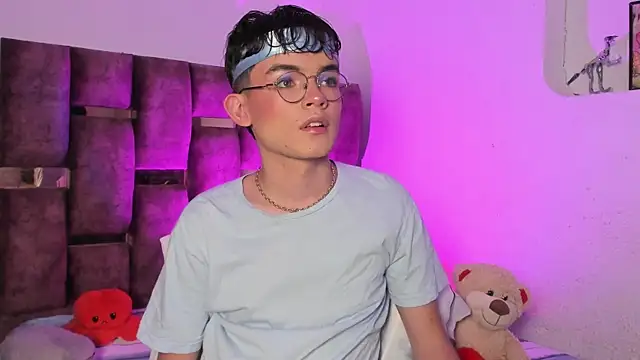 Snapshot of Angelo_018 chatting on 01-03-25, 04:22 Angelo 018 online show from 01-03-25, 04:22