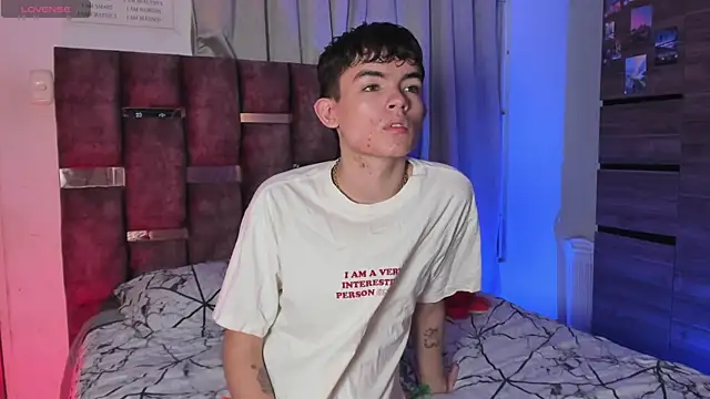 Snapshot of Angelo_018 chatting on 01-15-25, 01:31 Angelo 018 online show from 01-15-25, 01:31