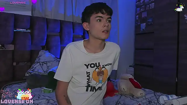 Snapshot of Angelo_018 chatting on 01-18-25, 04:31 Angelo 018 online show from 01-18-25, 04:31