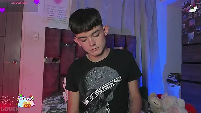 Snapshot of Angelo_018 chatting on 01-26-25, 08:23 Angelo 018 online show from 01-26-25, 08:23