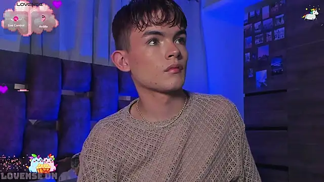 Snapshot of Angelo_018 chatting on 03-10-25, 03:34 Angelo 018 online show from 03-10-25, 03:34