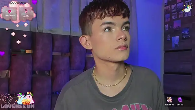 Snapshot of Angelo_018 chatting on 03-11-25, 07:58 Angelo 018 online show from 03-11-25, 07:58