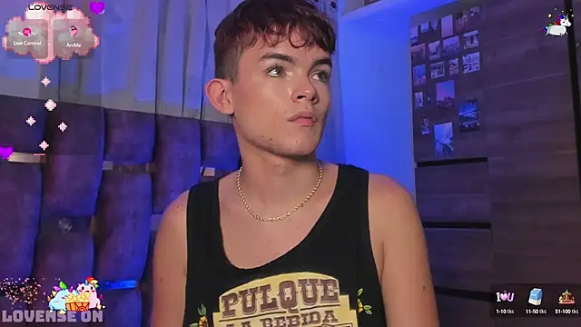 Snapshot of Angelo_018 chatting on 03-12-25, 11:42 Angelo 018 online show from 03-12-25, 11:42