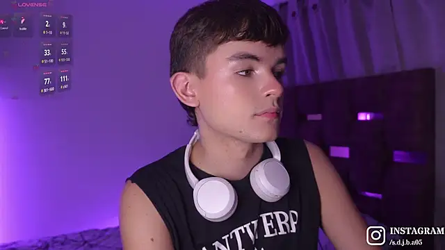 Snapshot of Angelo_018 chatting on 09-09-25, 04:23 Angelo 018 online show from 09-09-25, 04:23