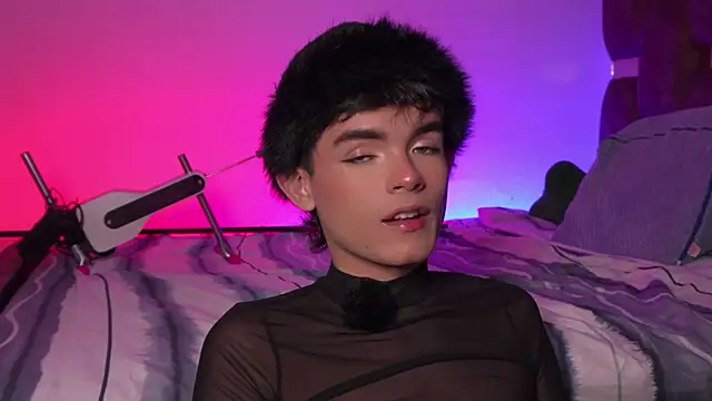 Snapshot of Angelo_018 chatting on 10-24-25, 04:42 Angelo 018 online show from 10-24-25, 04:42