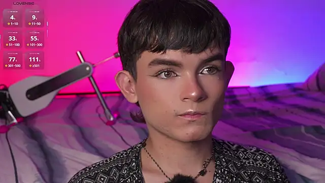 Snapshot of Angelo_018 chatting on 10-26-25, 03:45 Angelo 018 online show from 10-26-25, 03:45