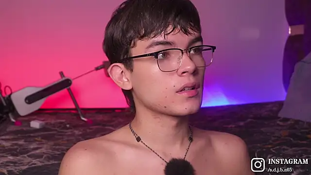 Snapshot of Angelo_018 chatting on 11-11-25, 12:27 Angelo 018 online show from 11-11-25, 12:27