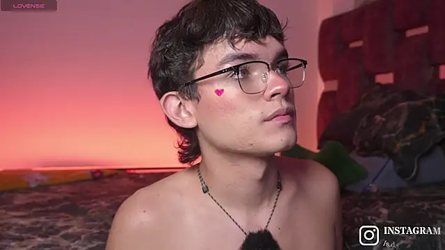 Snapshot of Angelo_018 chatting on 11-20-25, 05:40 Angelo 018 online show from 11-20-25, 05:40