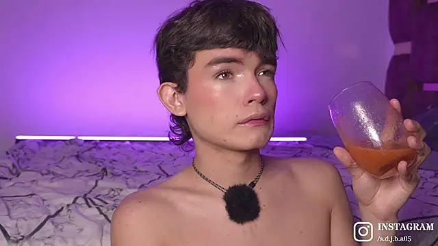 Snapshot of Angelo_018 chatting on 11-29-25, 05:43 Angelo 018 online show from 11-29-25, 05:43