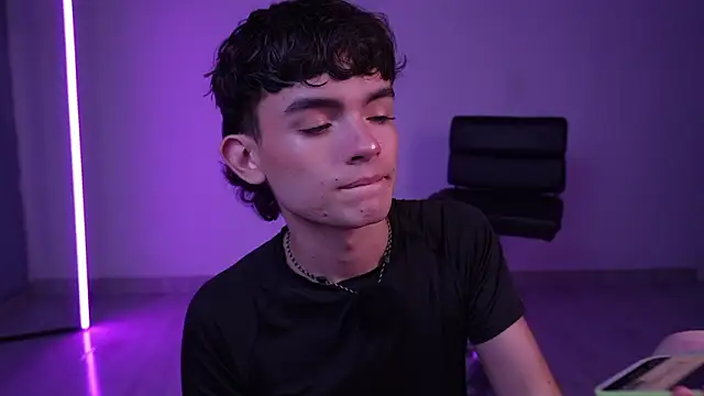 Snapshot of Angelo_018 chatting on 02-23-26, 01:03 Angelo 018 online show from 02-23-26, 01:03