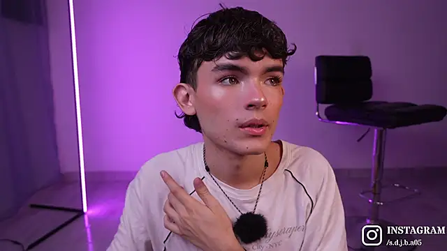 Snapshot of Angelo_018 chatting on 03-04-26, 03:45 Angelo 018 online show from 03-04-26, 03:45