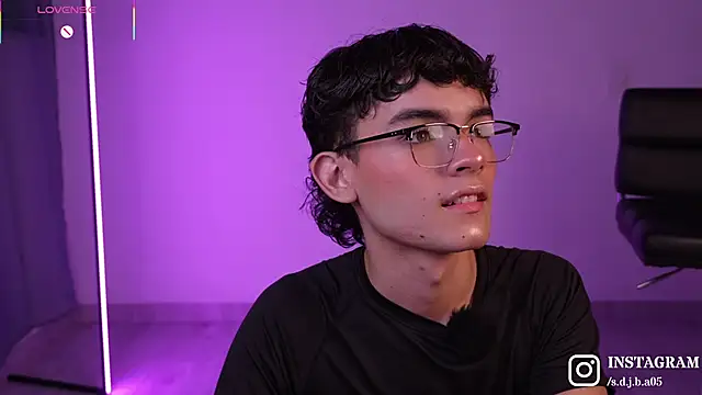 Snapshot of Angelo_018 chatting on 03-09-26, 04:27 Angelo 018 online show from 03-09-26, 04:27