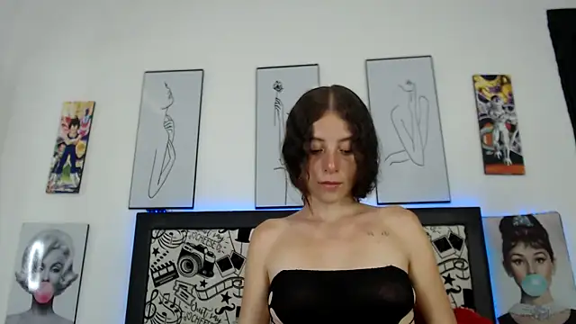 Snapshot of Rihana14 chatting on 05-16-26, 07:45 Rihana14 online show from 05-16-26, 07:45