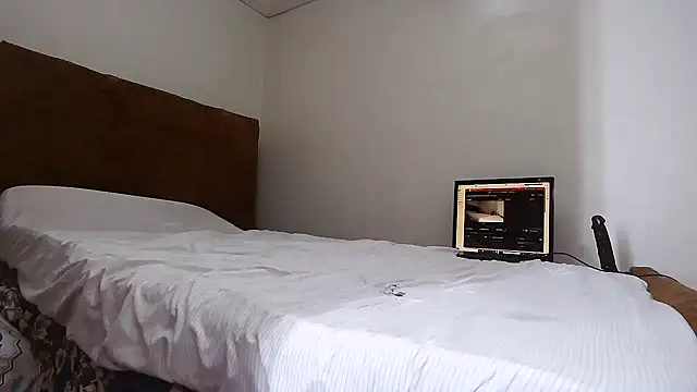 Snapshot of shoshortyy chatting on 11-09-25, 07:01 shoshortyy online show from 11-09-25, 07:01