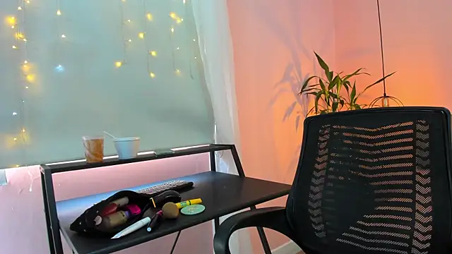 Snapshot of Alana_Suares1 chatting on 10-03-25, 08:39 Alana Suares1 online show from 10-03-25, 08:39