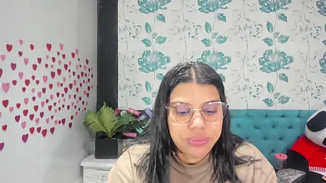 Snapshot of LindaBreeS chatting on 02-06-25, 02:04 LindaBreeS online show from 02-06-25, 02:04