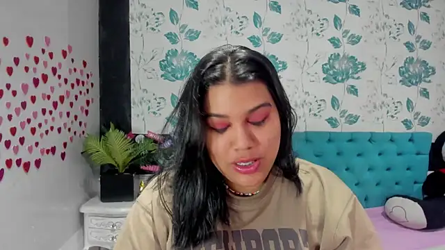 Snapshot of LindaBreeS chatting on 02-06-25, 05:09 LindaBreeS online show from 02-06-25, 05:09