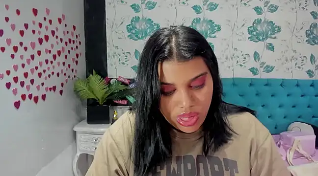 Snapshot of LindaBreeS chatting on 02-06-25, 08:13 LindaBreeS online show from 02-06-25, 08:13