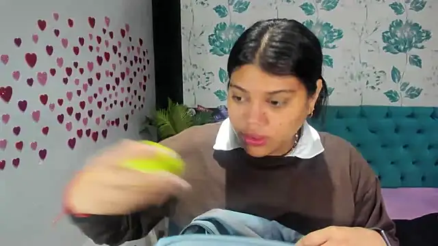 Snapshot of LindaBreeS chatting on 02-07-25, 01:43 LindaBreeS online show from 02-07-25, 01:43