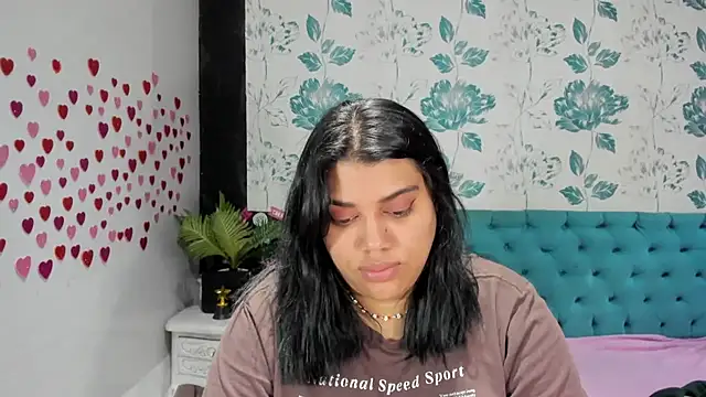 Snapshot of LindaBreeS chatting on 02-08-25, 04:57 LindaBreeS online show from 02-08-25, 04:57