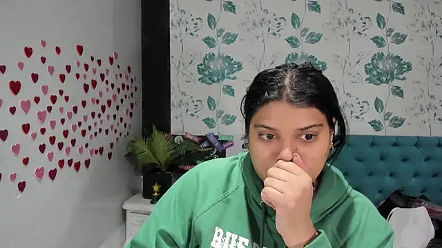 Snapshot of LindaBreeS chatting on 02-11-25, 03:18 LindaBreeS online show from 02-11-25, 03:18