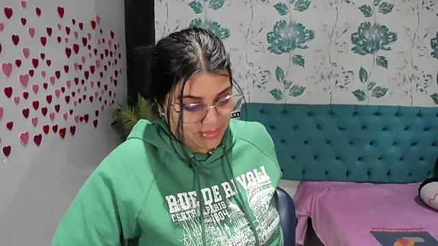 Snapshot of LindaBreeS chatting on 02-11-25, 06:22 LindaBreeS online show from 02-11-25, 06:22