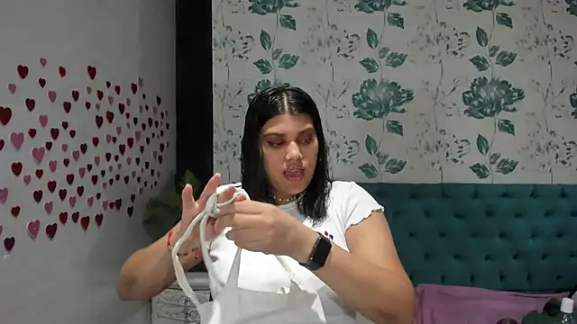 Snapshot of LindaBreeS chatting on 02-11-25, 09:25 LindaBreeS online show from 02-11-25, 09:25