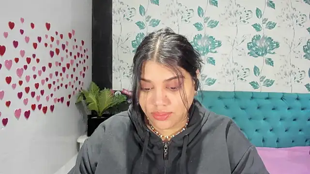 Snapshot of LindaBreeS chatting on 02-14-25, 04:52 LindaBreeS online show from 02-14-25, 04:52