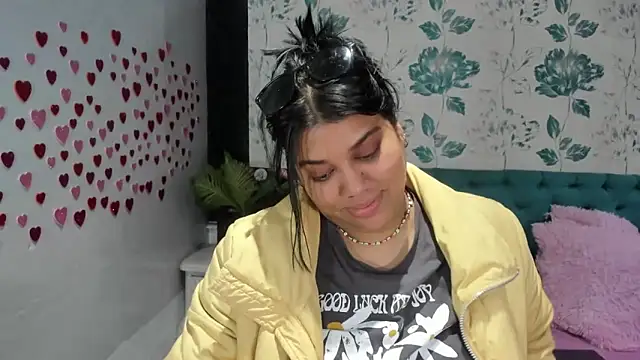 Snapshot of LindaBreeS chatting on 02-15-25, 04:45 LindaBreeS online show from 02-15-25, 04:45