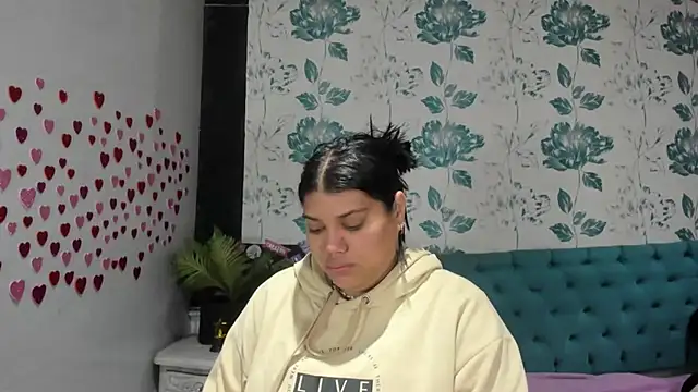 Snapshot of LindaBreeS chatting on 02-16-25, 01:38 LindaBreeS online show from 02-16-25, 01:38