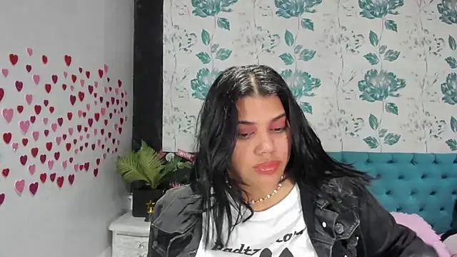 Snapshot of LindaBreeS chatting on 02-18-25, 05:31 LindaBreeS online show from 02-18-25, 05:31