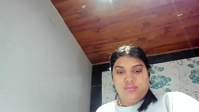 Snapshot of LindaBreeS chatting on 02-20-25, 06:35 LindaBreeS online show from 02-20-25, 06:35