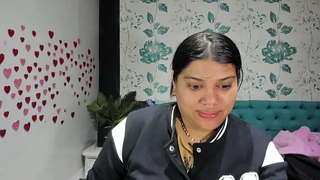 Snapshot of LindaBreeS chatting on 03-01-25, 02:02 LindaBreeS online show from 03-01-25, 02:02