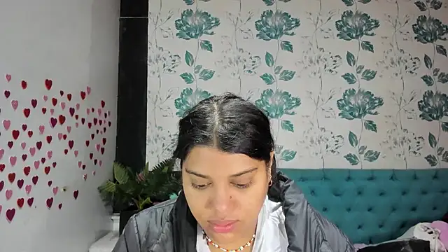 Snapshot of LindaBreeS chatting on 03-09-25, 02:21 LindaBreeS online show from 03-09-25, 02:21