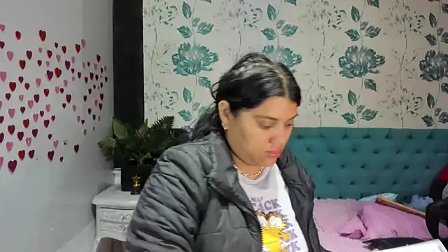 Snapshot of LindaBreeS chatting on 03-09-25, 05:28 LindaBreeS online show from 03-09-25, 05:28