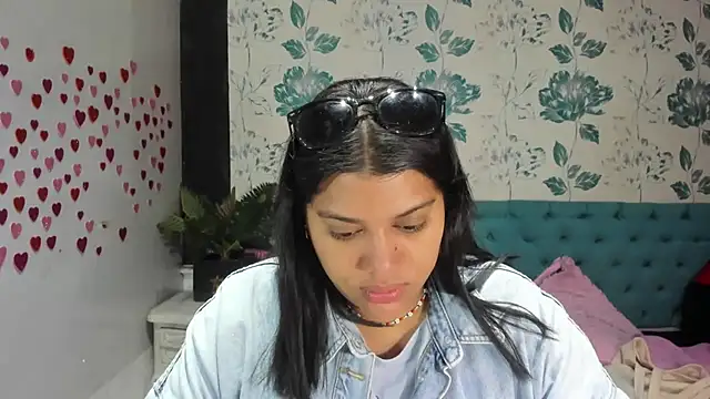 Snapshot of LindaBreeS chatting on 03-10-25, 02:37 LindaBreeS online show from 03-10-25, 02:37