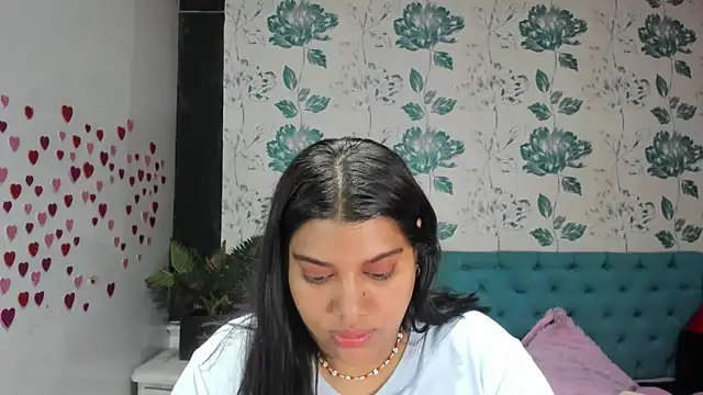 Snapshot of LindaBreeS chatting on 03-10-25, 05:39 LindaBreeS online show from 03-10-25, 05:39