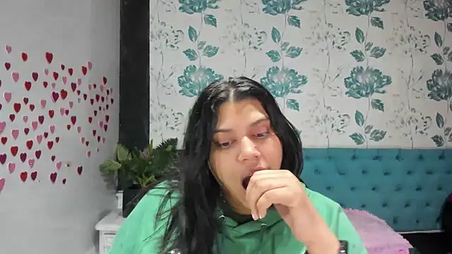 Snapshot of LindaBreeS chatting on 03-11-25, 08:20 LindaBreeS online show from 03-11-25, 08:20