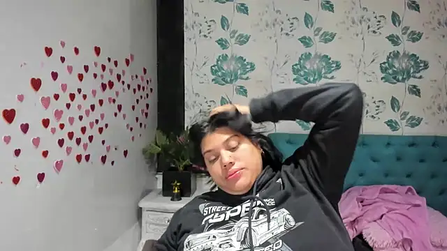 Snapshot of LindaBreeS chatting on 03-12-25, 08:41 LindaBreeS online show from 03-12-25, 08:41