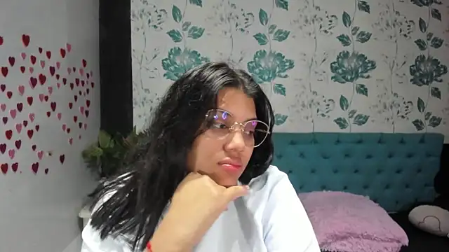 Snapshot of LindaBreeS chatting on 03-16-25, 04:12 LindaBreeS online show from 03-16-25, 04:12