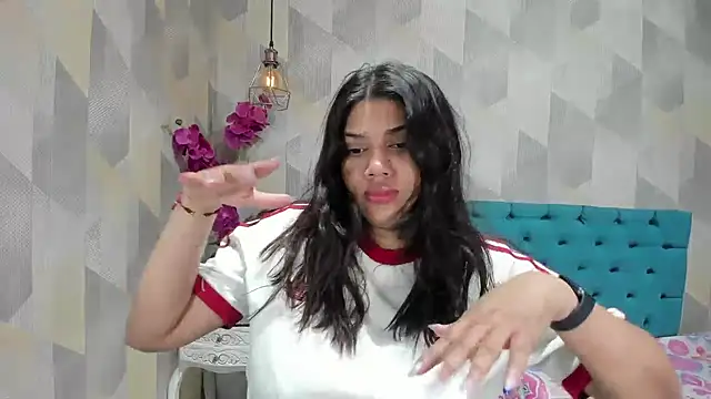 Snapshot of LindaBreeS chatting on 09-10-25, 04:45 LindaBreeS online show from 09-10-25, 04:45