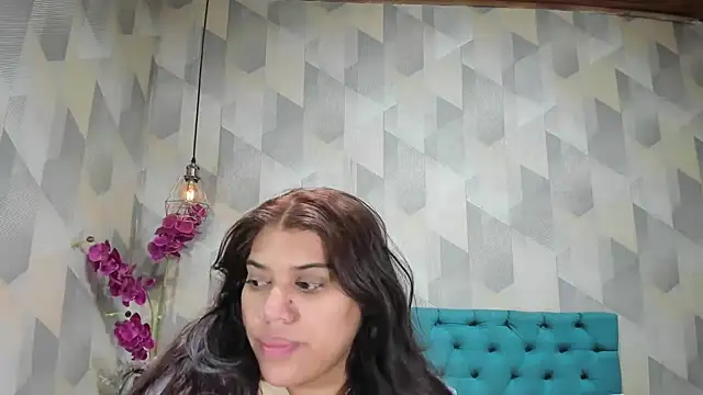 Snapshot of LindaBreeS chatting on 09-14-25, 04:00 LindaBreeS online show from 09-14-25, 04:00